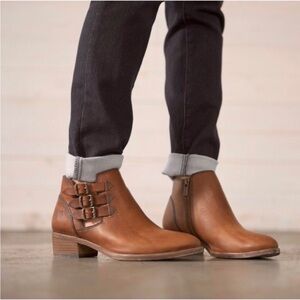 Frye Ray Belted Bootie Brown Leather Ankle Boots Women’s 8 Triple Buckle EUC